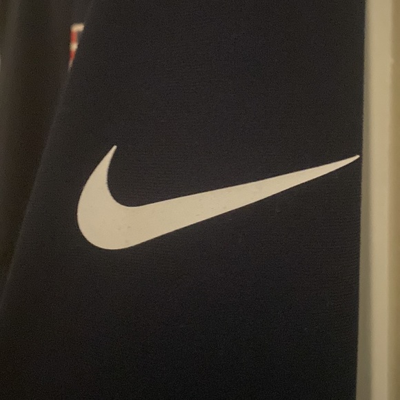 Official NFL Team Apparel Patriots Nike Dri-Fit long sleeve sweatshirt - Picture 3 of 4